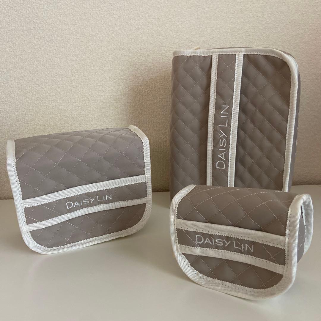 ♡極美品♡ FOXEY 今年購入 完売 希少 トラベルポーチ デイジー