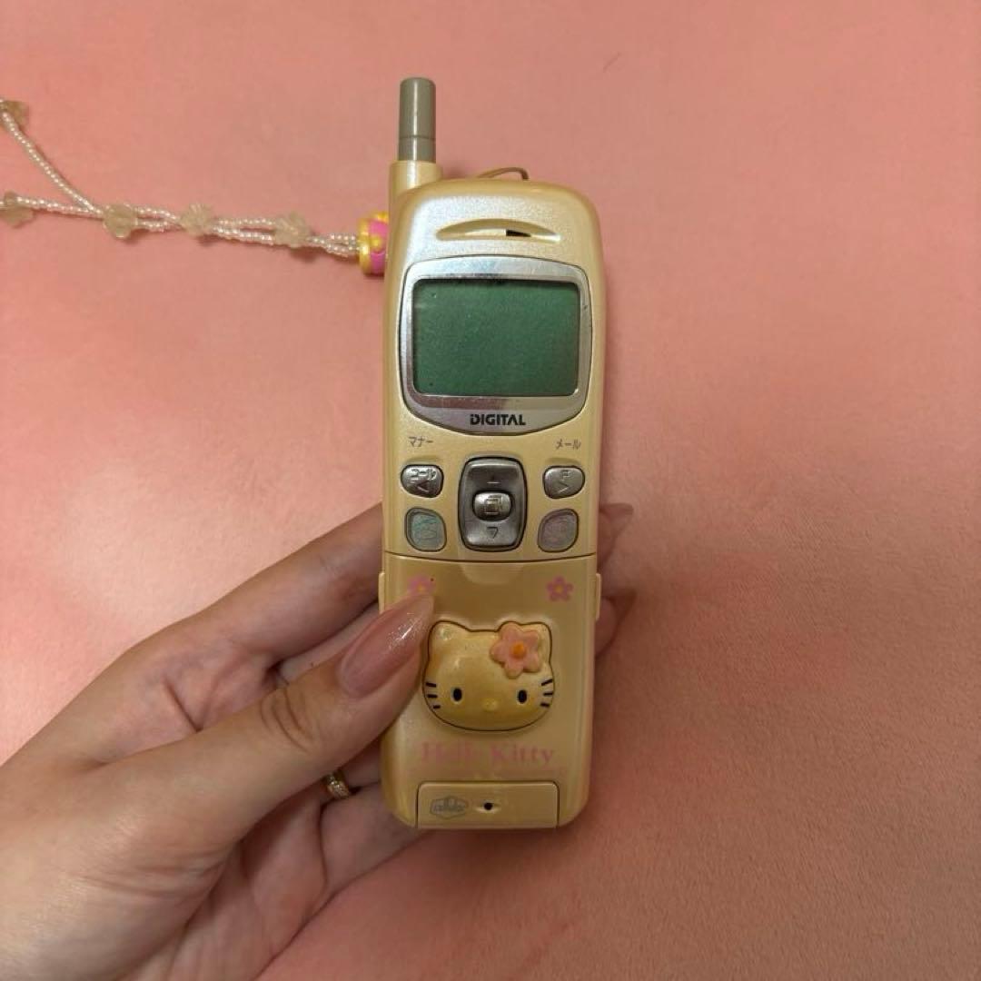 希少】ハローキティ 携帯電話 セルラーDIGITAL D202K - メルカリ