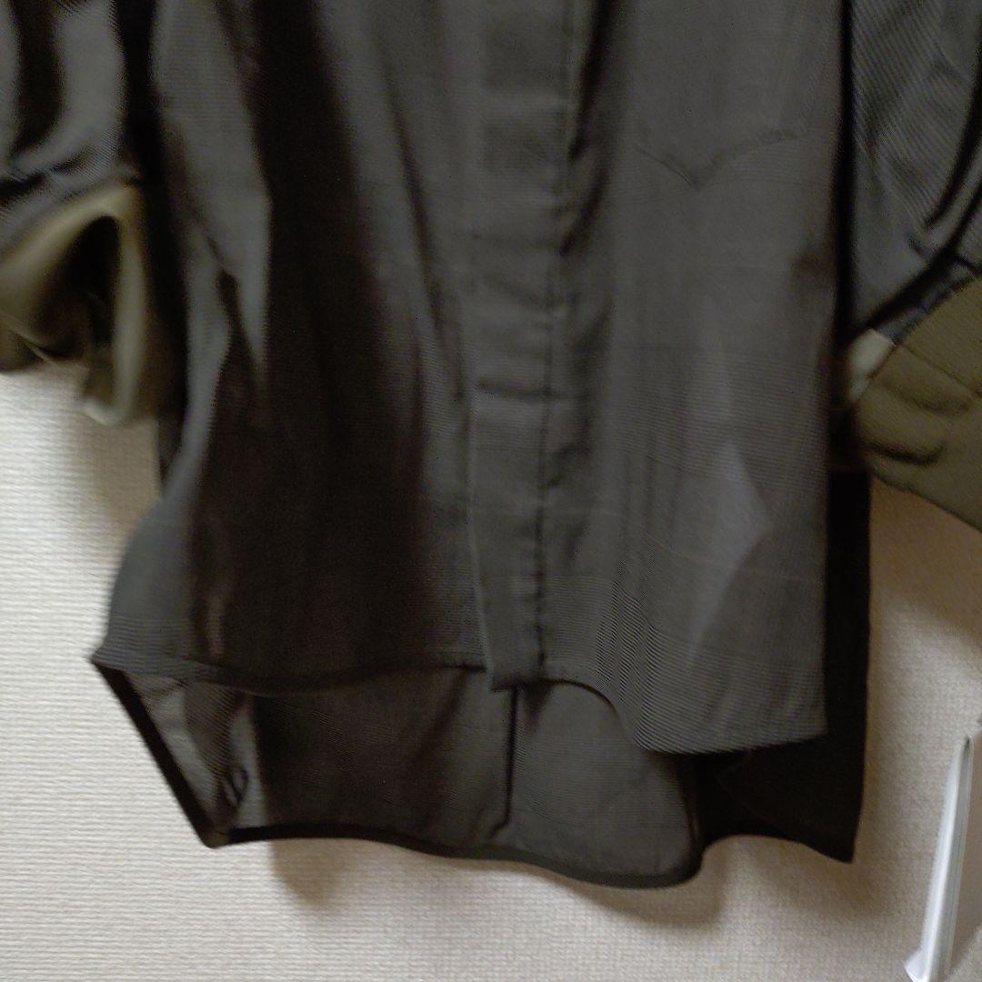 2025sacaiアシンメトリックデザイン 半袖シャツ ダークグレータグ付き