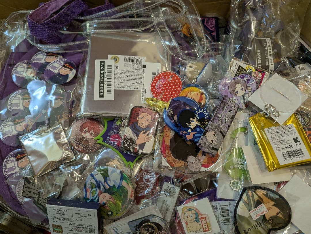 ８００点以上　ノンジャンル　大量　缶バッジ　アクスタ　まとめ売り　紙類なし