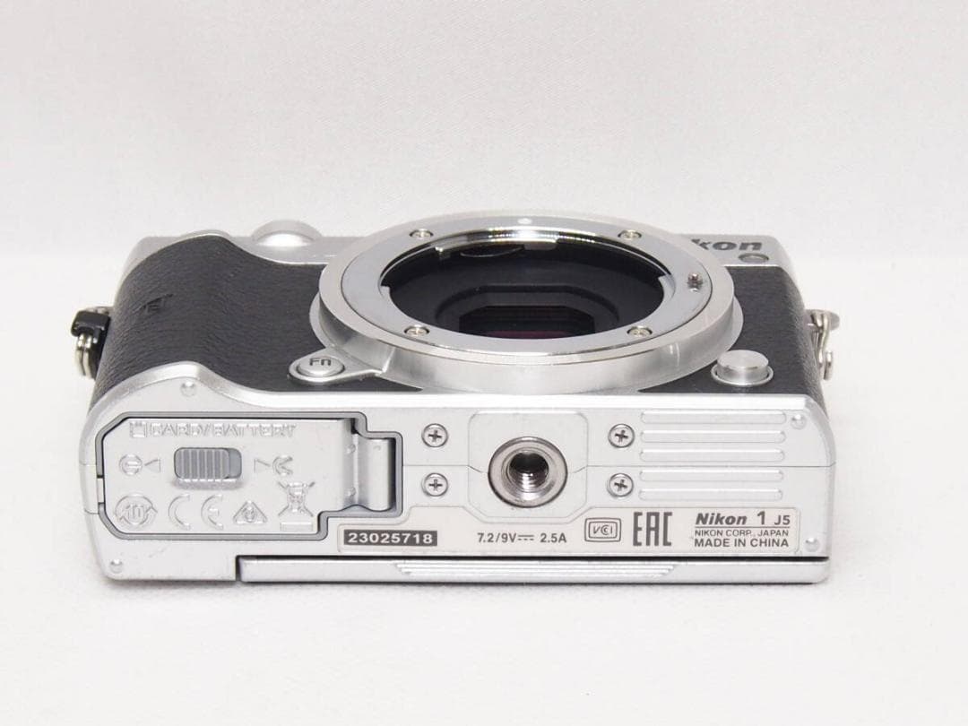 ■美品■ Nikon 1 J5 ボディ シルバー 《 動作光学良好 》