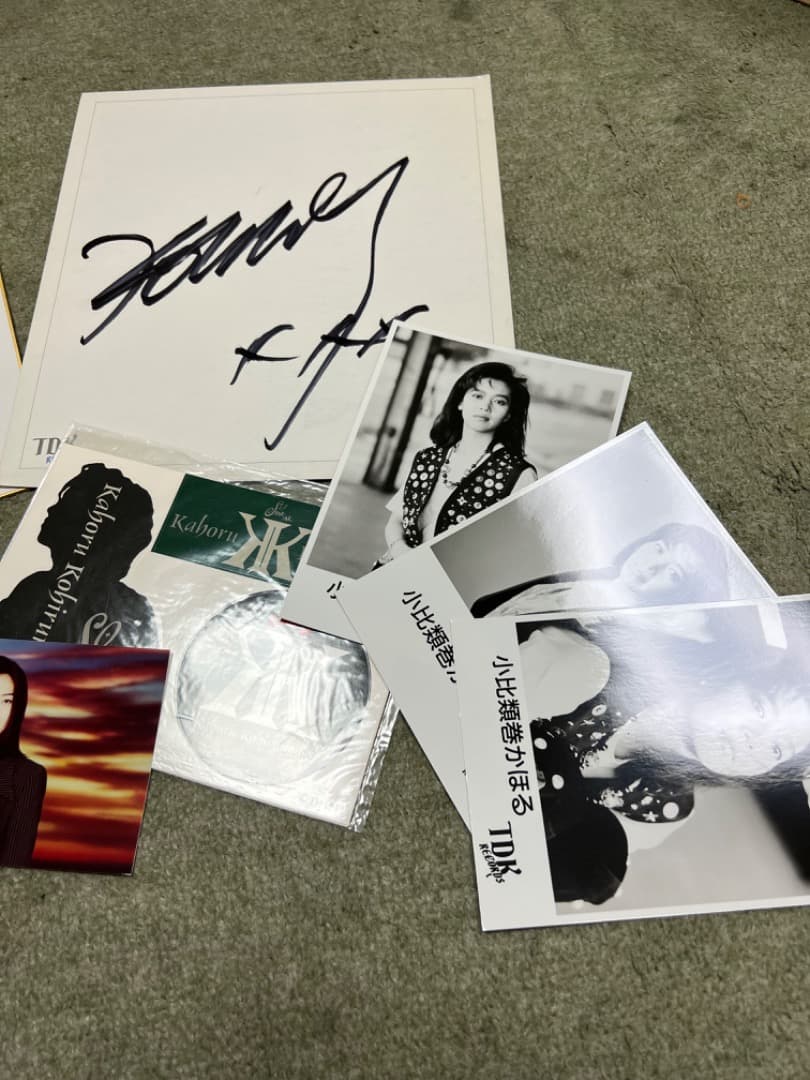 小比類かほる直筆サイン ステッカー ポストカード 写真 冊子