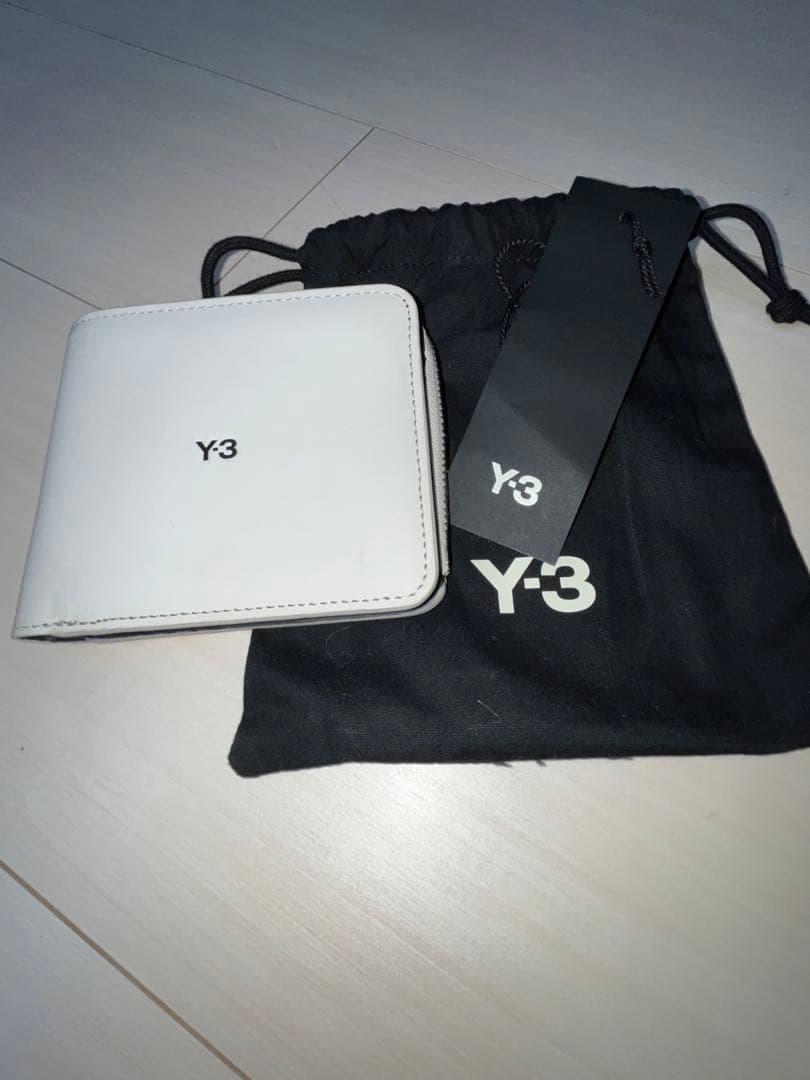 Y-3 二つ折り財布 ホワイト 値下げ、即決OK Y-3（ワイスリー）の「Y-3 WALLET（財布）」 - WEAR