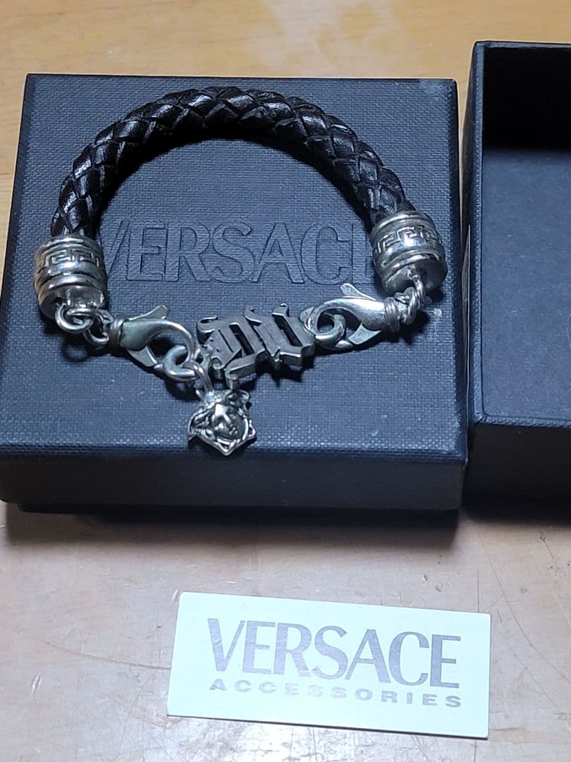 VERSACE 編み込みレザーブレスレット VERSACE（ヴェルサーチェ） ヴェルサーチ ブレスレット 1011951