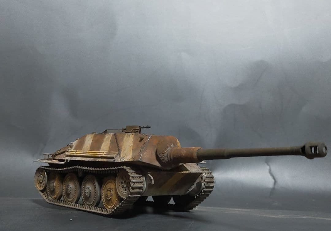 ドイツ 1/35 戦車 完成品タイガー 簡単組み立て」と「セレクトされた金属パーツのリッチ感」で大満足