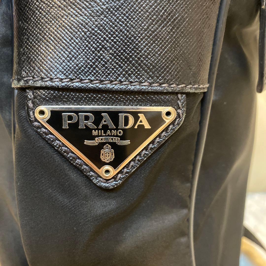 プラダ 三角ロゴ 金具 レザー ナイロン ショルダーバッグ ブラック.白