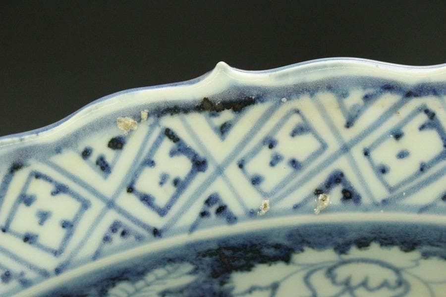 中国美術 青花 纏枝蓮花紋 折口盤(A684) - メルカリ