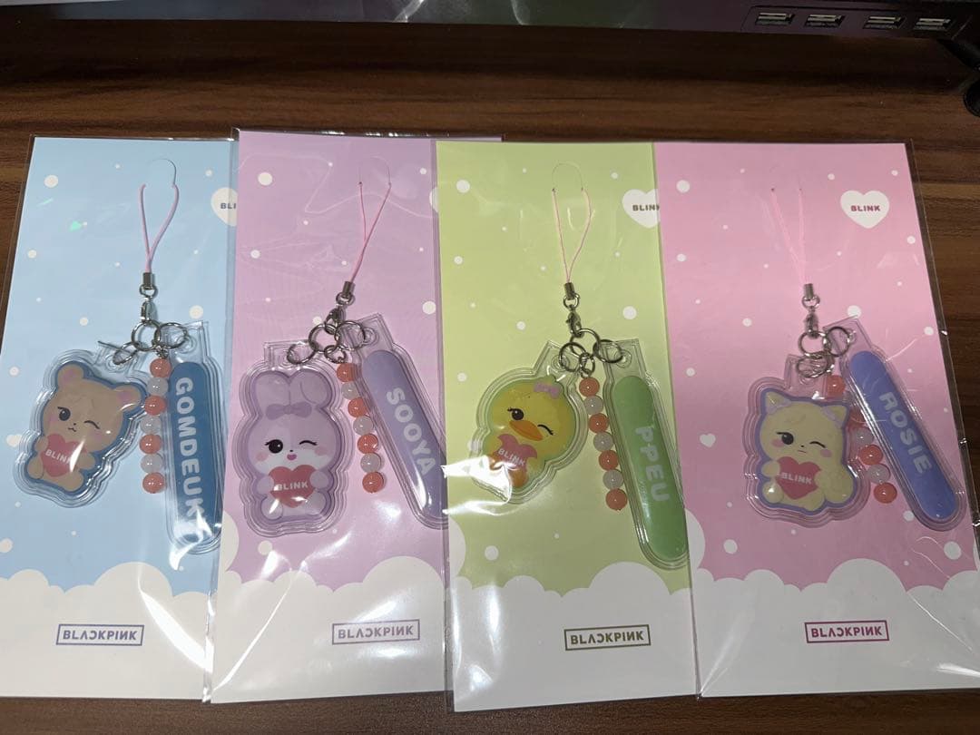 BLACKPINK ソウルコン MD ペンライト用キーリング 4個 BLACKPINK OFFICIAL LIGHT STICK KEYRING SPECIAL EDITION/Tracking