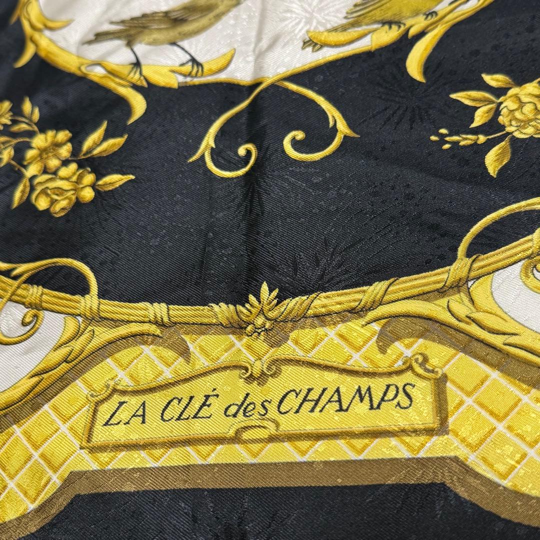 a*e様 M8750 美品 HERMES エルメス カレスカーフ スズメ柄