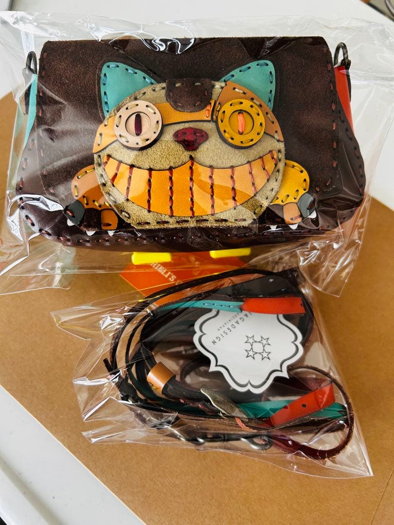 ジブリパーク限定　本革ネコバスショルダーポーチ　となりのトトロ となりのトトロ ネックポーチ ネコバス | どんぐり共和国そらのうえ店