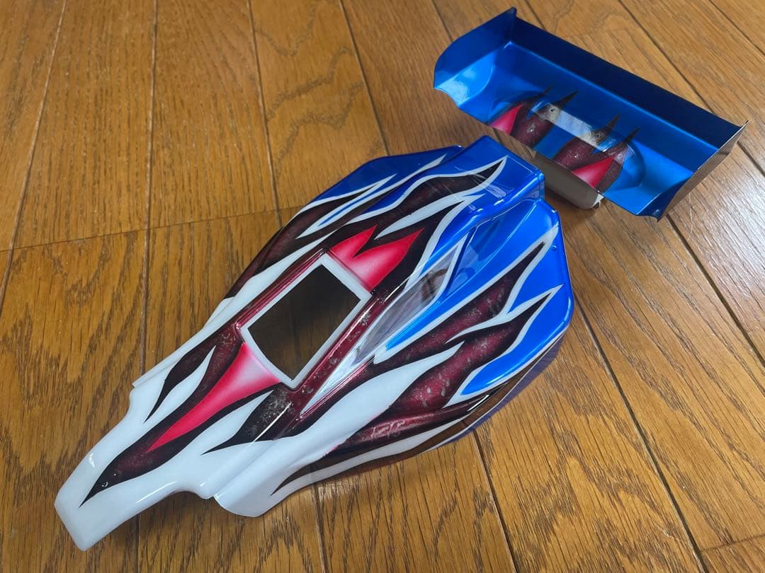 DT 02 サンドバイパー　タミヤ新品塗装済ボディ 白赤青