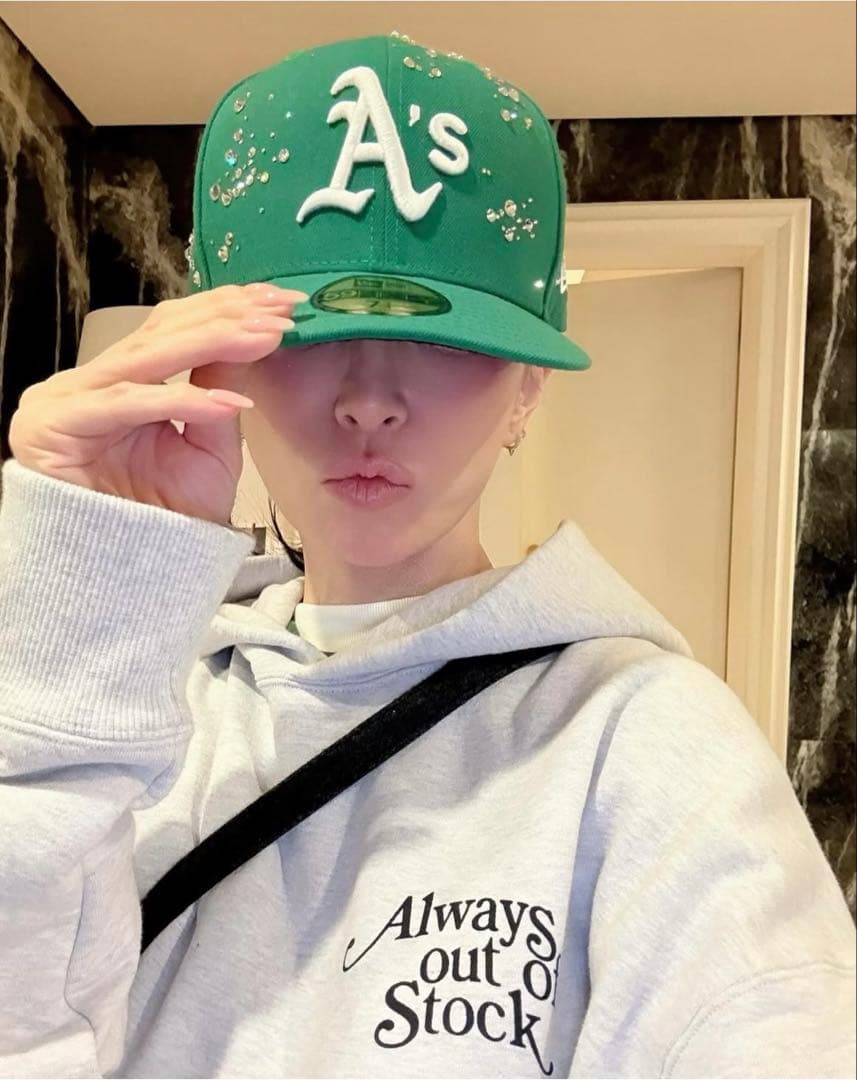 浜崎あゆみ 着用 NEWERA キャップ スワロフスキー - メルカリ