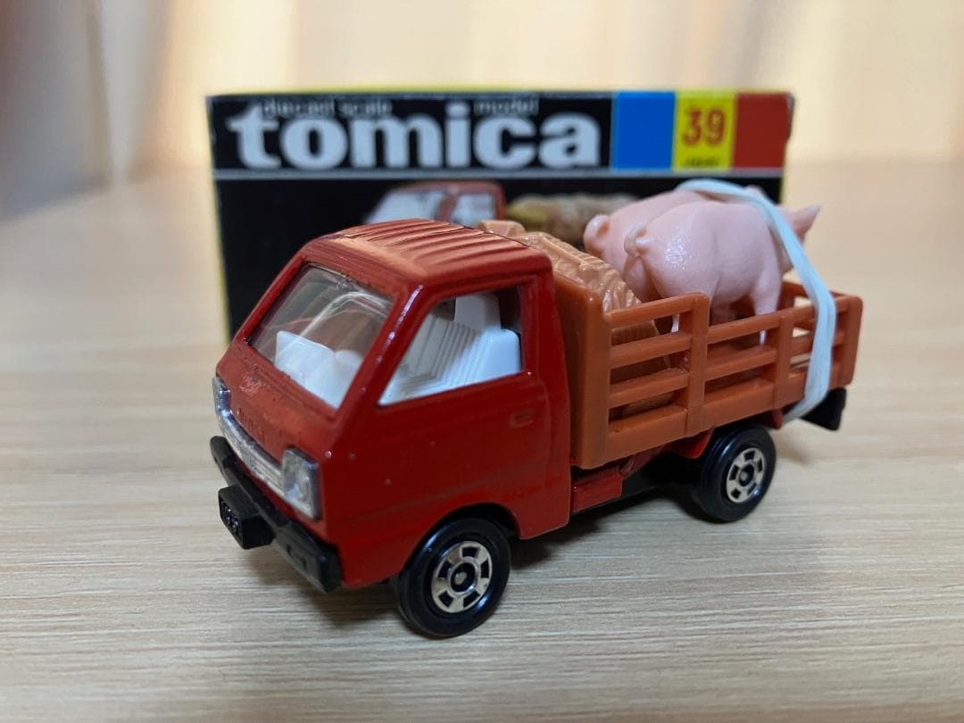トミカ　黒箱39　スズキ　キャリイ　家畜運搬車　赤　未使用品