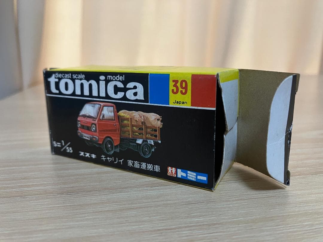 トミカ　黒箱39　スズキ　キャリイ　家畜運搬車　赤　未使用品