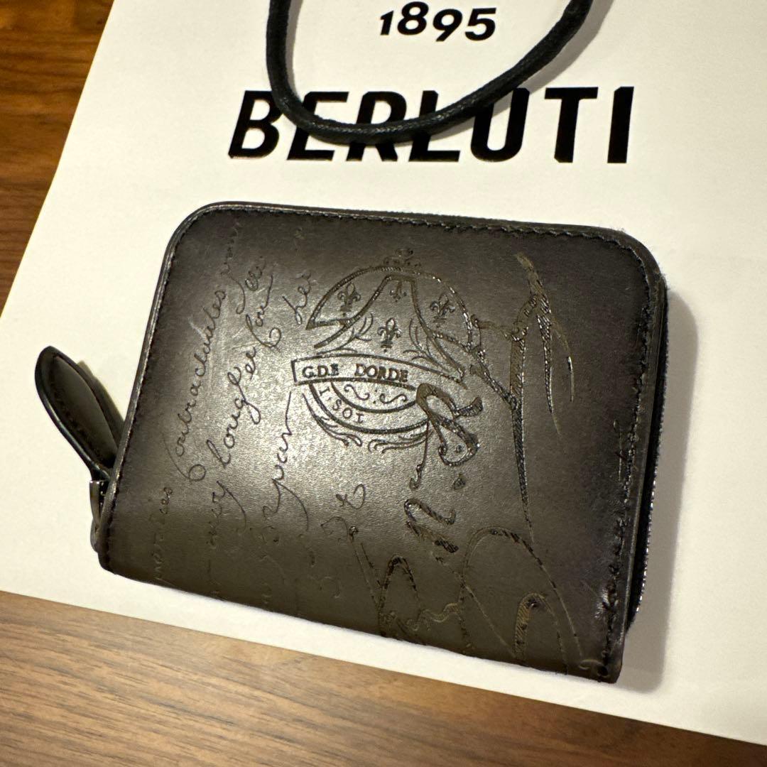 【kashi】BERLUTI ワパ スクリットレザー Berluti(ベルルッティ) ワパ スクリットレザージップ付きコインパース