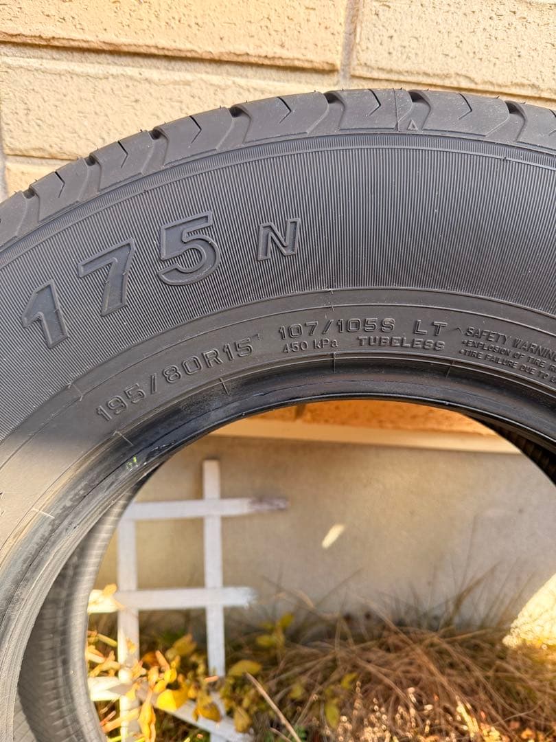 ハイエース　新車外し　195/80/R15 107/105S LT 4本セット