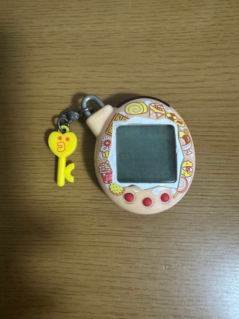 いぇー! ふぁみりーイロイロ! たまごっちプラス ふぁみたまおやつ