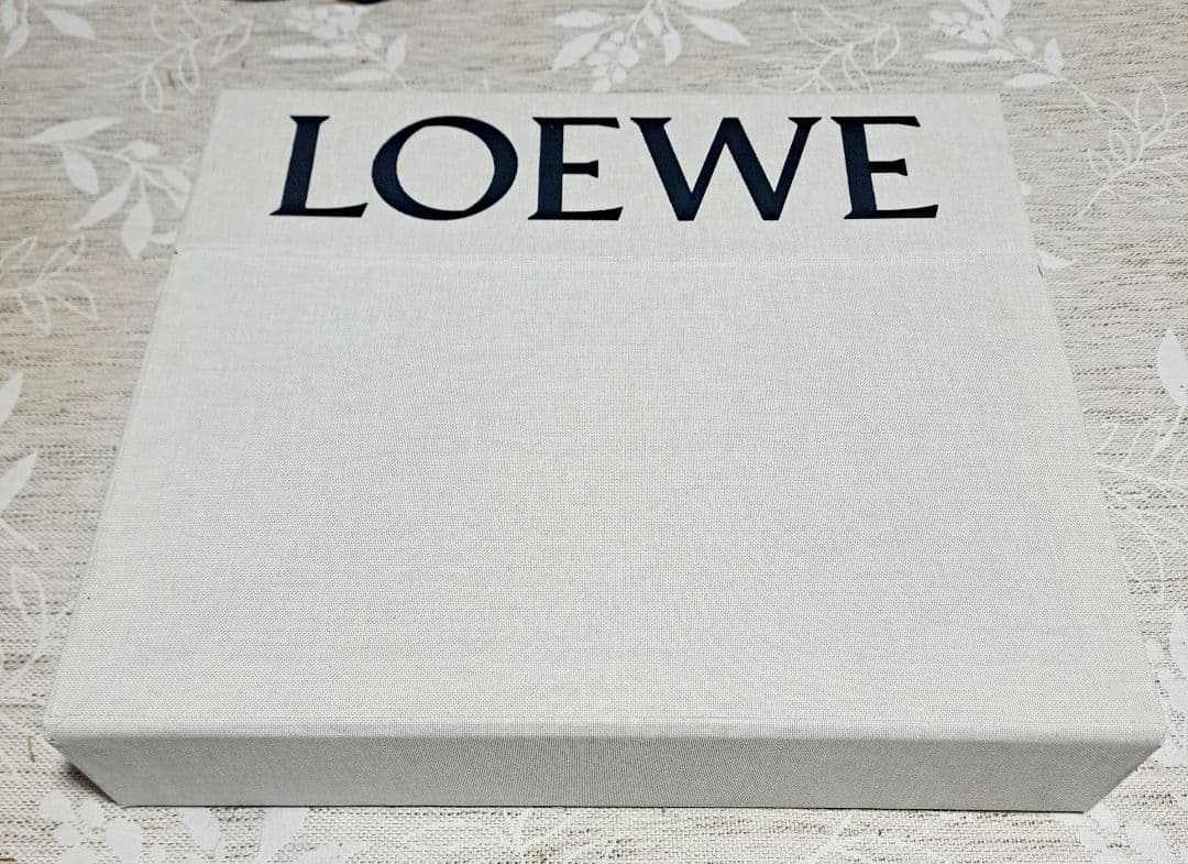 希少！LOEWE アートコレクション ボックス ロエベ「パズルバッグ」誕生10周年。遊び心とクラフトが凝縮された限定