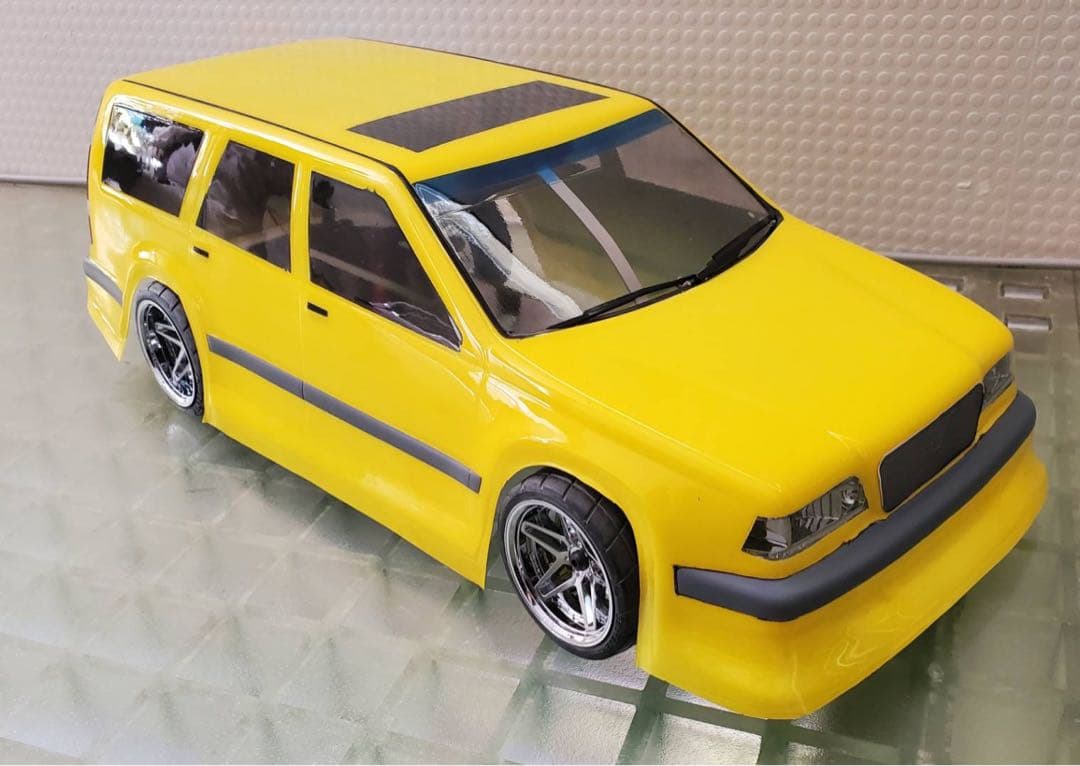 値下げ！ラジコン1/10ボディ　ボルボ850 エステート　黄色　新品　塗装済み。 タミヤ XBシリーズ 1/10RC XB 三菱 ランサー エボリューション VII (TT
