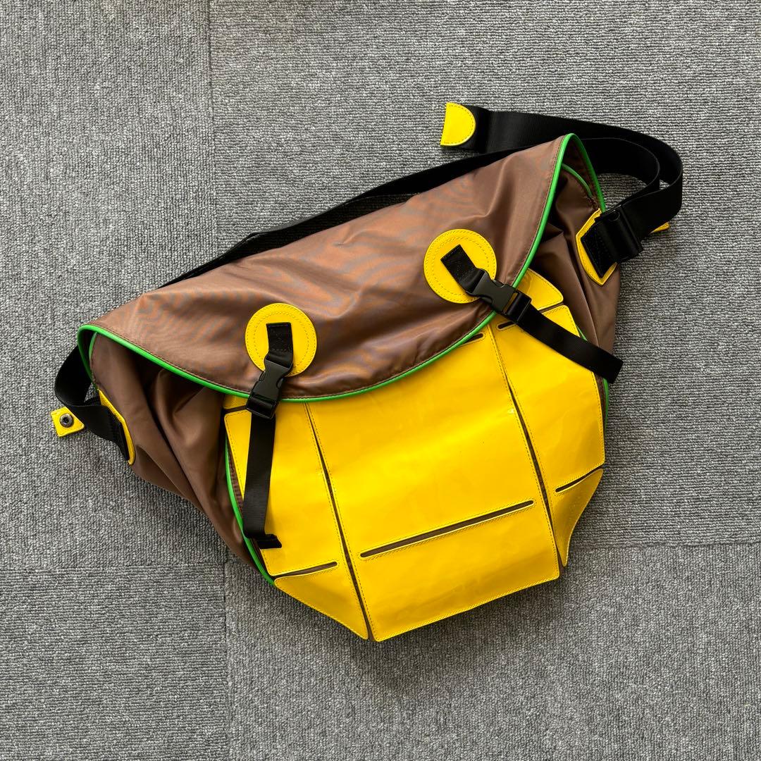 ISSEY MIYAKE 変形バッグ BEYOND Handbag Multi – ISSEY MIYAKE EU