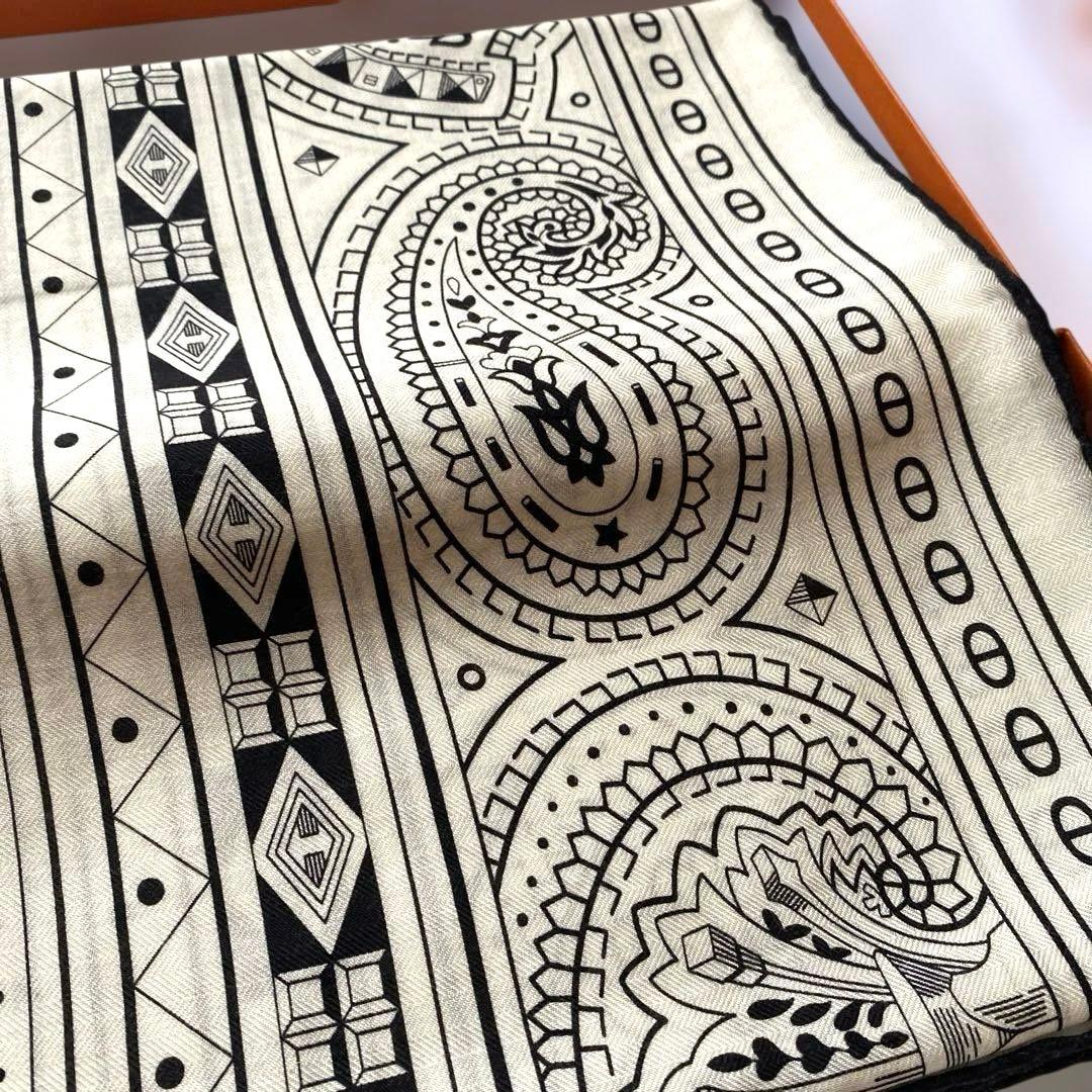 エルメス 2025AW カレジェアン《シュヴァル・ドゥ・クール・バンダナ》　白黒