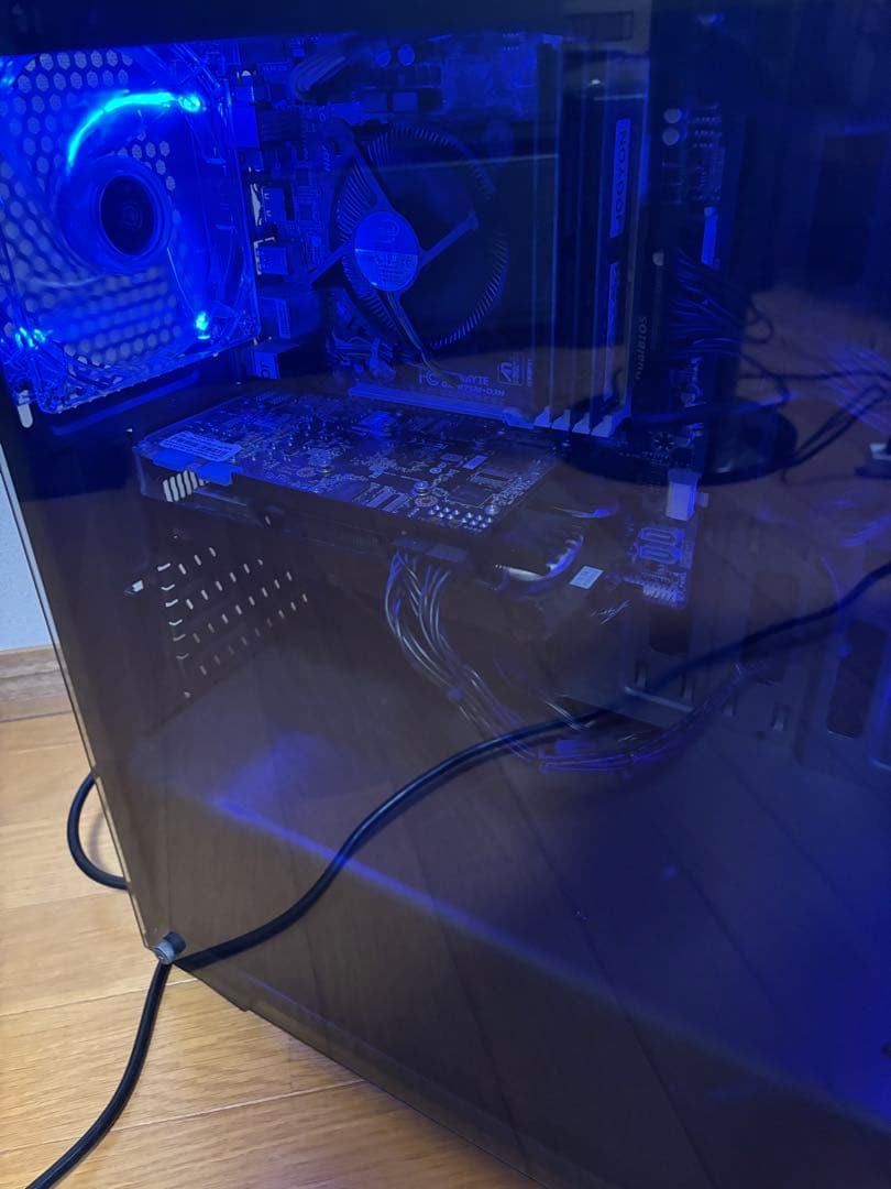 青く光ってシブい！自作ライトゲーミングPC中古！新品SSDで快適です