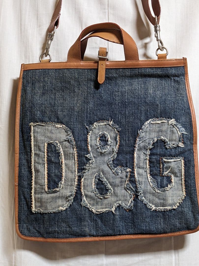 ドルチェ&ガッバーナ　大型　牛ヌメ革　2wayデニムショルダーバッグインディゴ ドルチェ＆ガッバーナ、最上級の相棒バッグと僕らの毎日 メンズノンノ