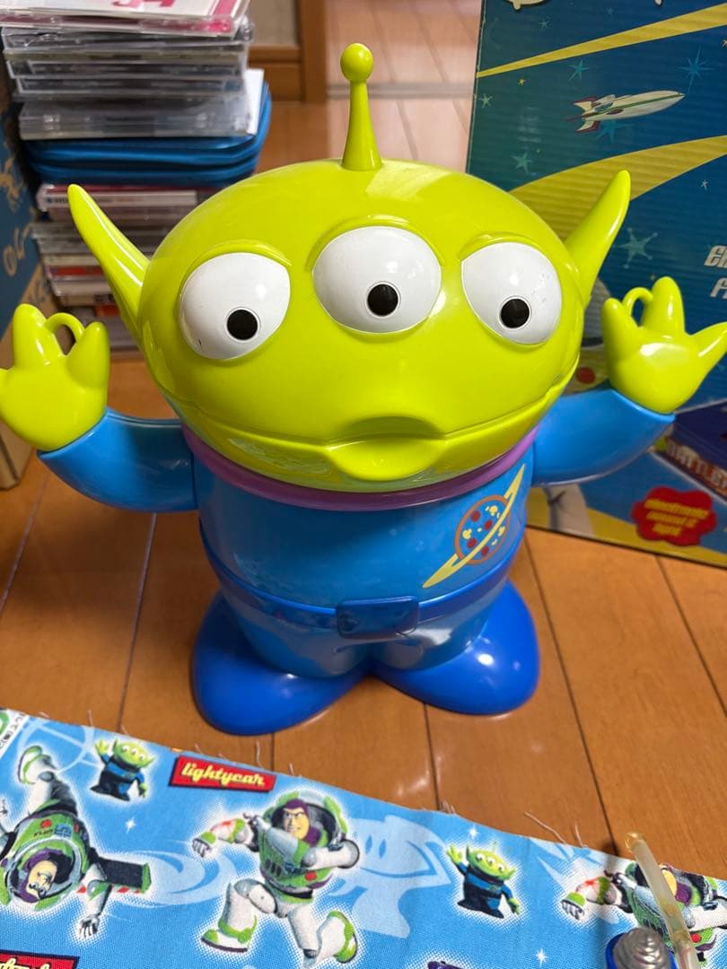 トイストーリー　バズライトイヤー ピンボール 時計 ハギレ等　まとめて