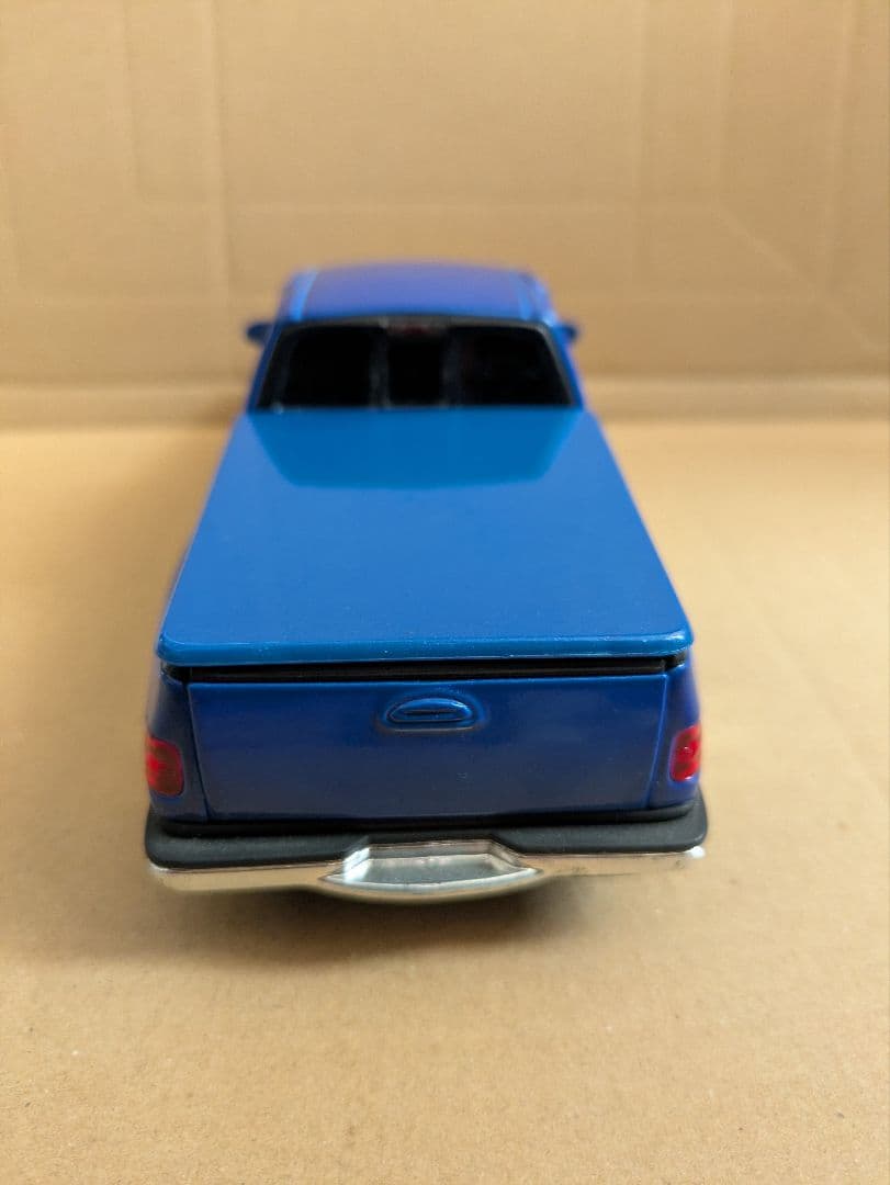 フォード F-150 フレアサイド・スーパーキャブ・ピックアップ 1/24