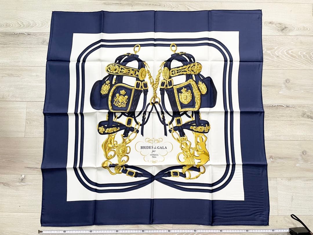 エルメス HERMES スカーフ カレ90 BRIDES de GALA Hermes Limited Edition Scarf 90 Brides de Gala Love Silk Carre