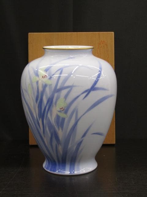 【未使用品】宮内庁御用達 有田焼 深川製磁 官窯染付 花瓶 壺 共箱付 楽天市場】【中古】 深川製磁 宮内庁御用達 花瓶 共箱入り 有田焼 花器