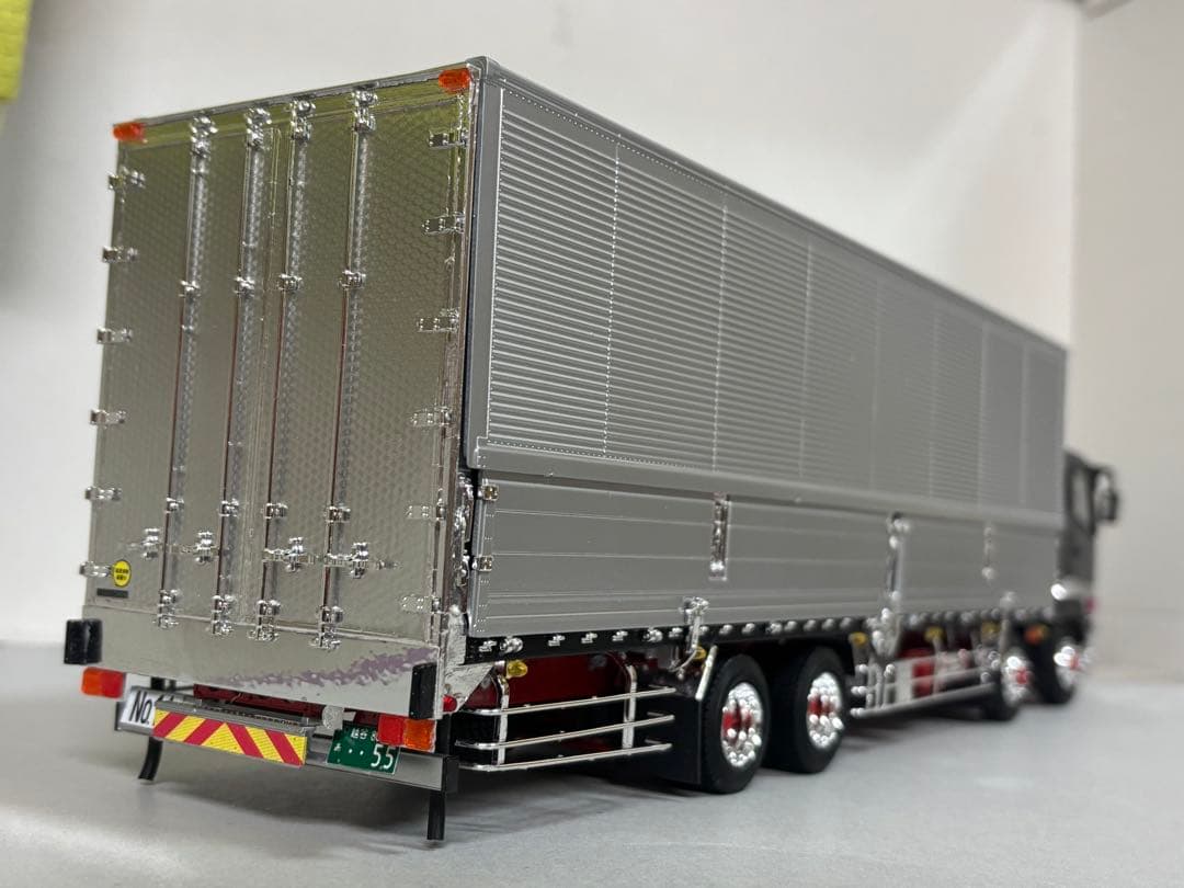 1/32 デコトラプラモデル スーパーグレート 4軸低床冷凍ウイング