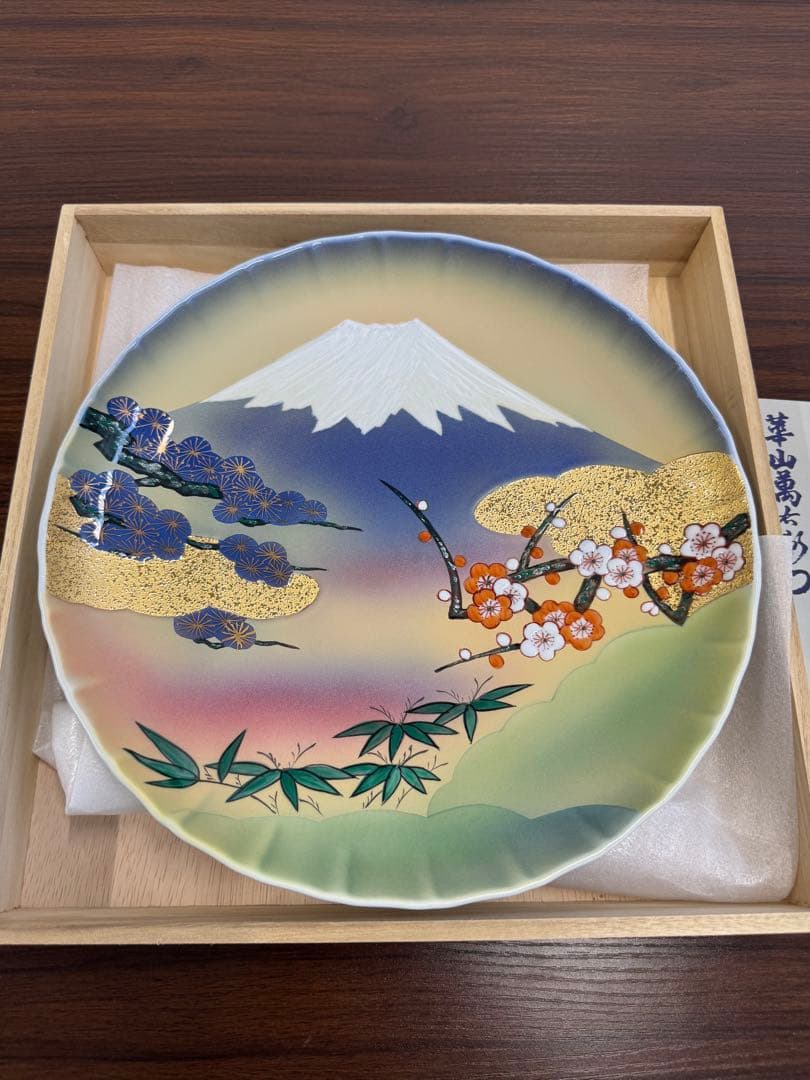 美品】九谷焼 華山窯 黄金富士 飾り皿 木箱付き 30cm 金彩 富士山 置物