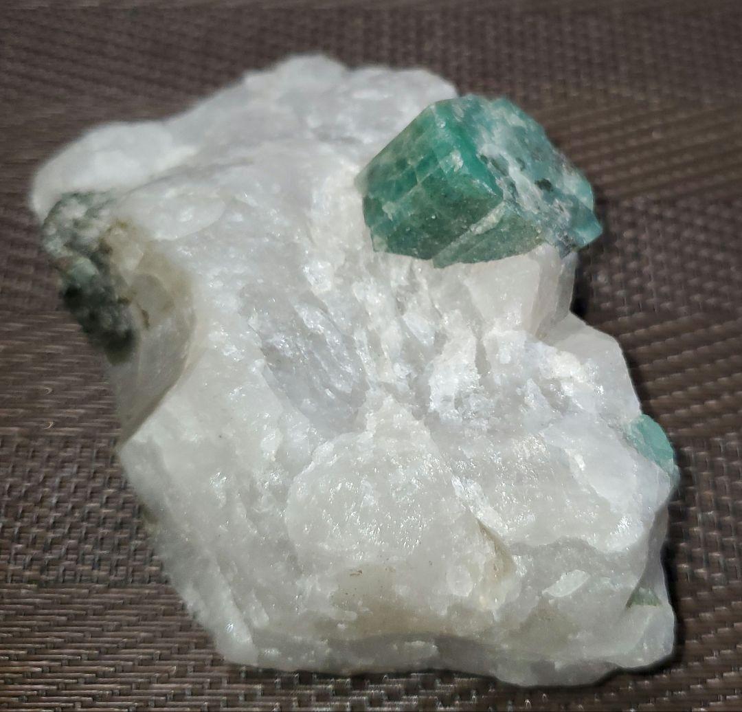 エメラルド 緑柱石 エクアドル産 鉱石 原石 宝石 貴重