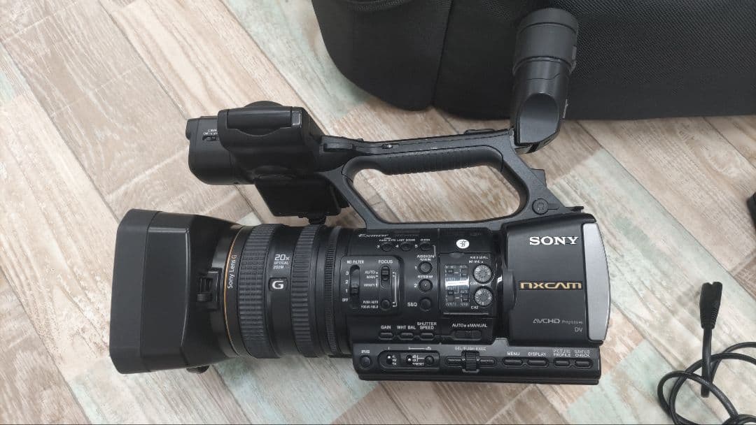 SONY NXCAM 　HXR-NX3 Sony HXR-NX3 NXCAM Professional Handheld Camcorder (NTSC) (Import