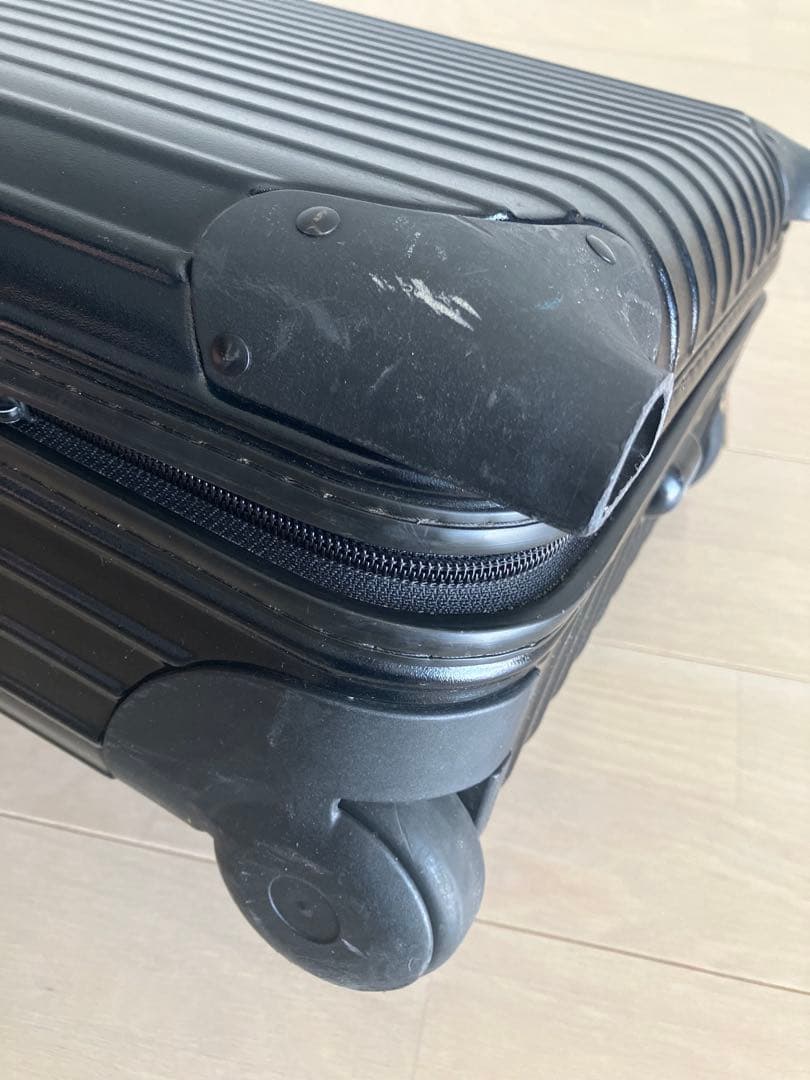 リモワ 黒 サルサ 2輪 機内持ち込みスーツケース - メルカリ