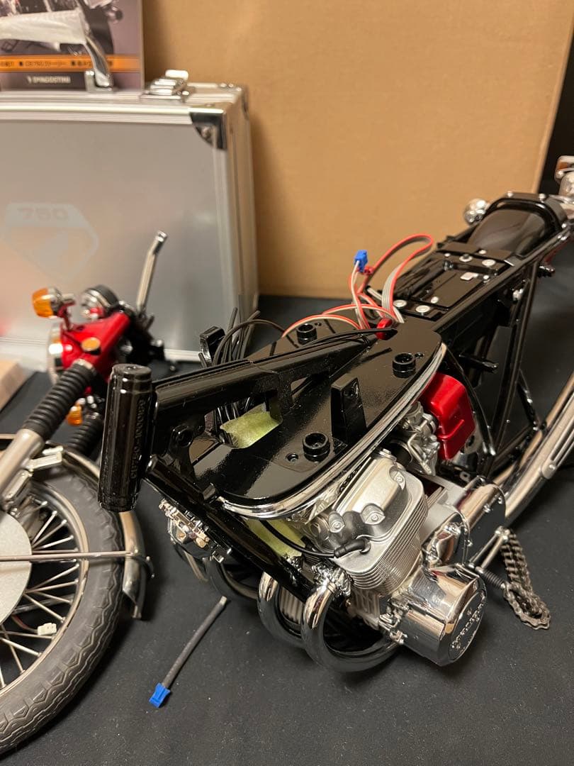 ディスプレイケース付き CB750 FOUR 未完成品 - メルカリ