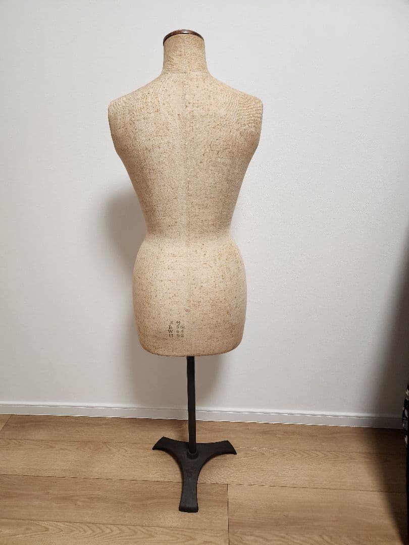 女性用トルソー B86 W64 H92