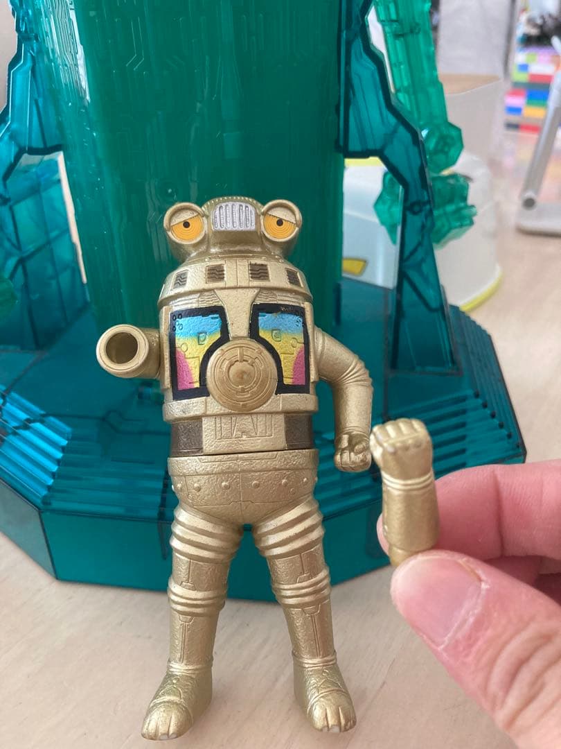 ウルトラマンフィギュア47体、怪獣27体、ロボ2体、ソフビワールド、射的セット