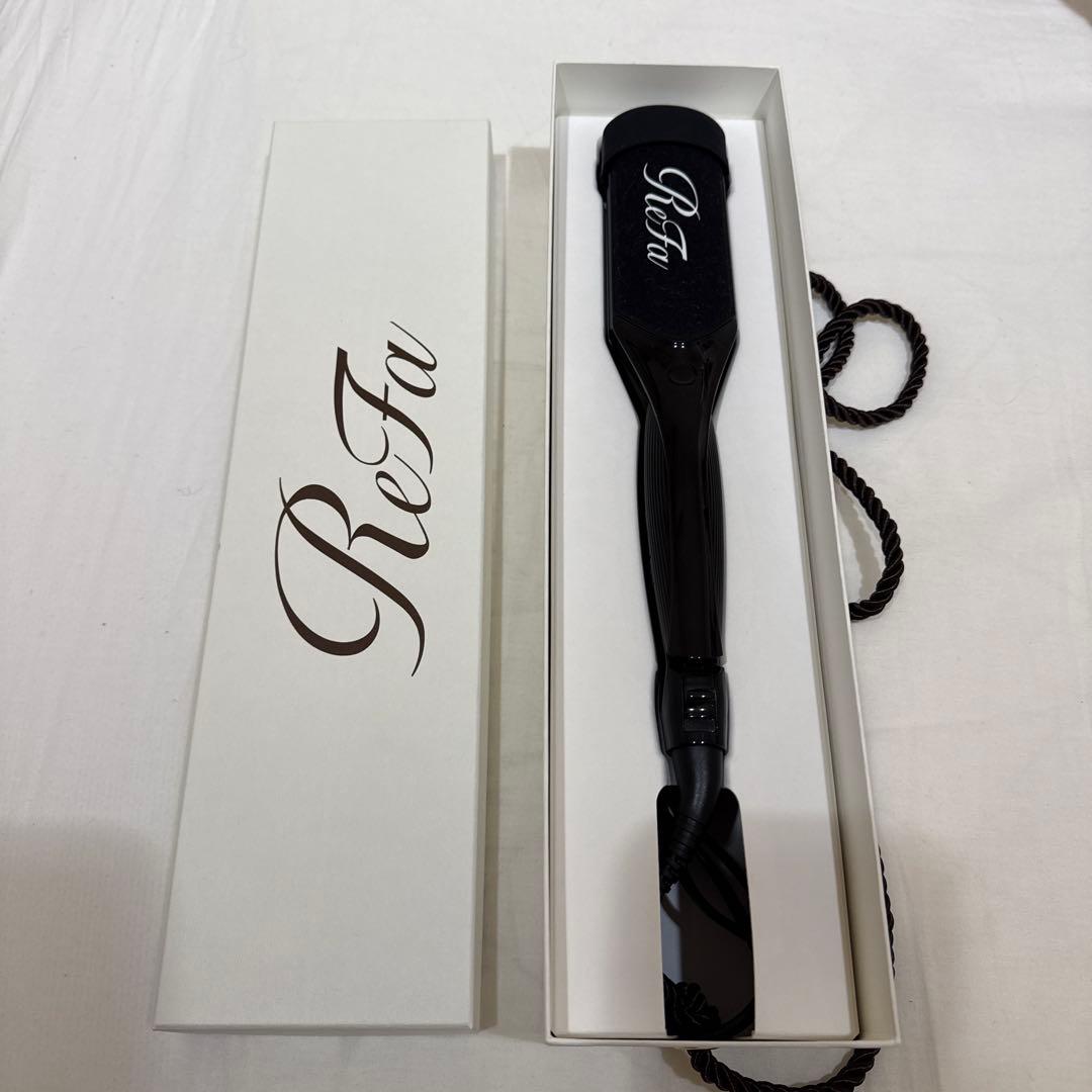 ReFa パワーストレートアイロン プロ ブラック ワンストロークでうねり整う「ReFa POWER STRAIGHT IRON PRO（リファ