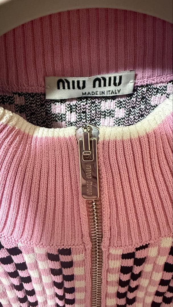 最終価格 ほぼ新品Sサイズ MIU MIU 伸縮性 カーディガン - メルカリ