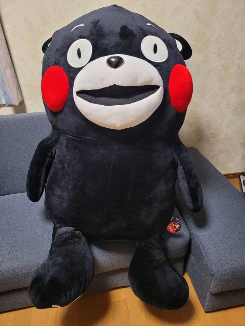 くまモン巨大ぬいぐるみ