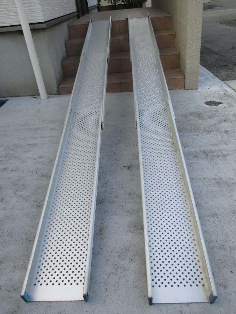 東山産業 スライドスロープ ESK300 アルミ 1.5 ～ 3m車椅子段差解消 アルミスロープ スロープ長さ約183cm 幅約72.5cm 耐荷重約270kg 工事