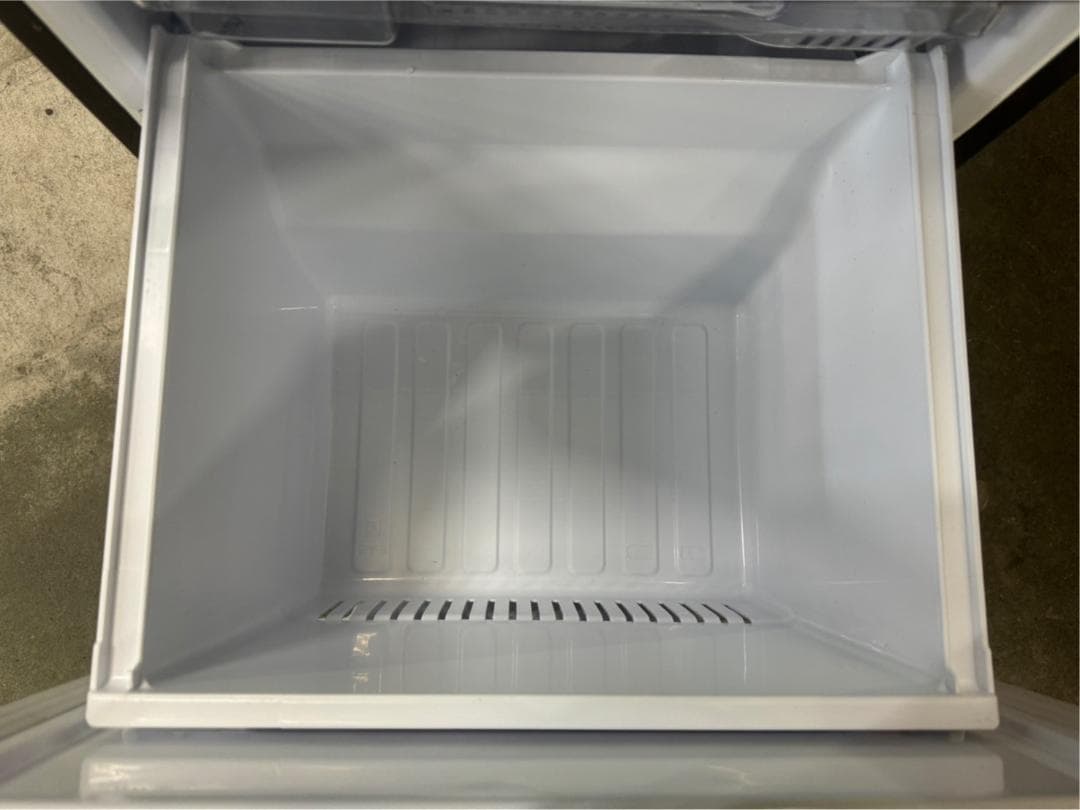 大阪送料無料☆3か月保障付き☆冷蔵庫☆2022年☆MR-P15G-H☆R-977