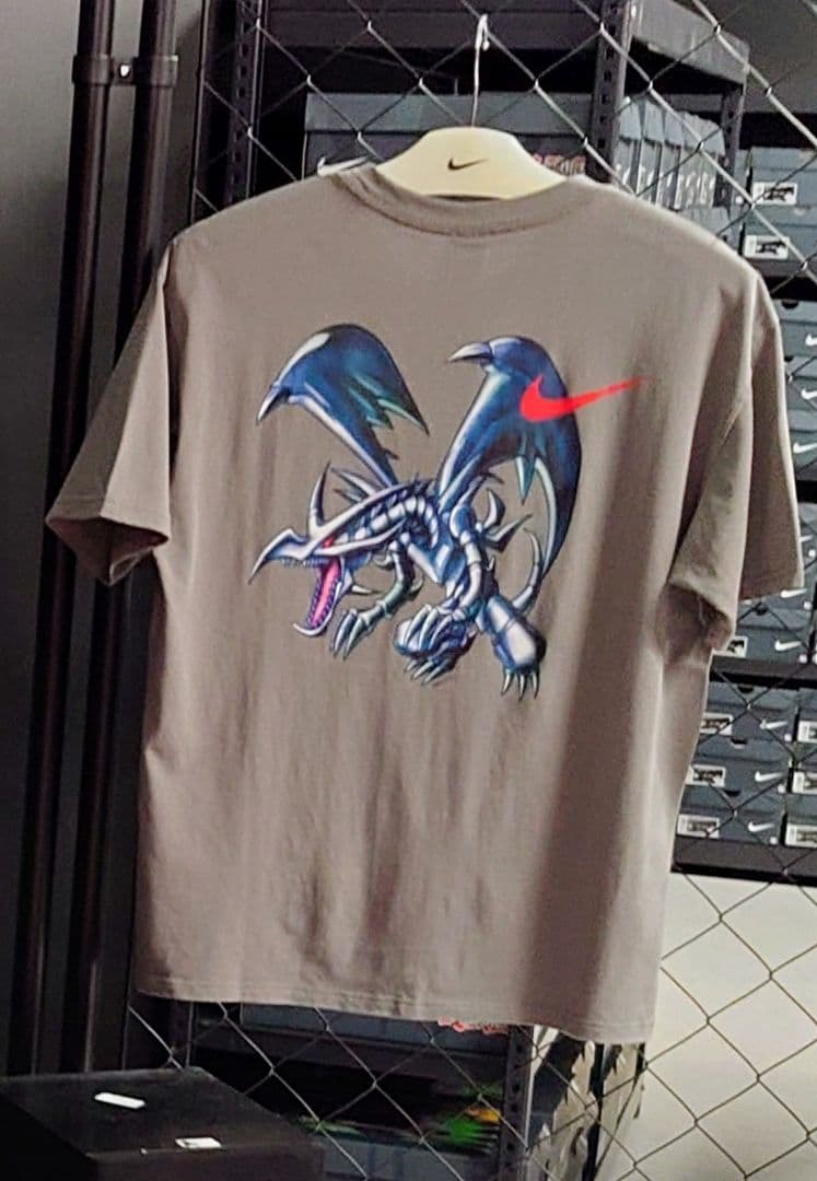 NIKE ナイキ 遊戯王 レッドアイズ 日本限定 Tシャツ Lサイズ グレー