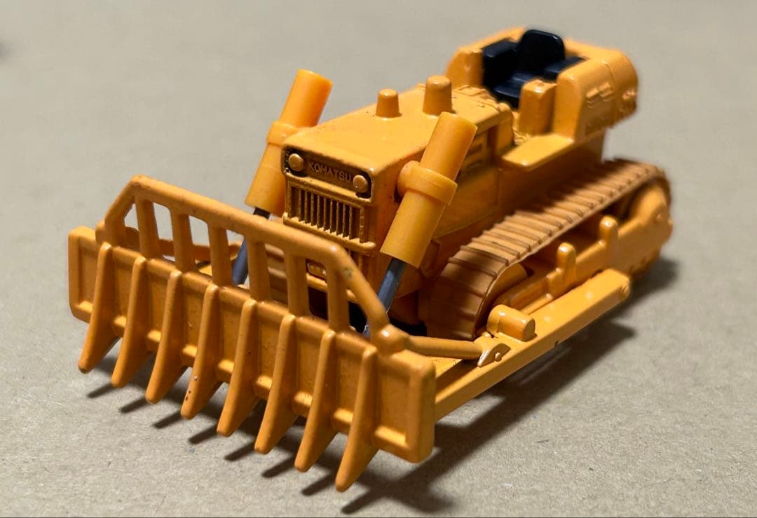 トミカ 黒箱70 小松 D65A レーキドーザ