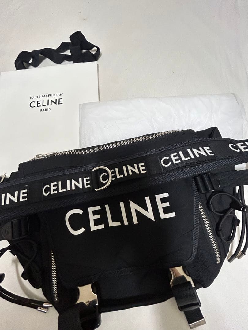 CELINE ミディアムトレッキングメッセンジャー CELINE より ミディアム トレッキング メッセンジャー が入荷しました
