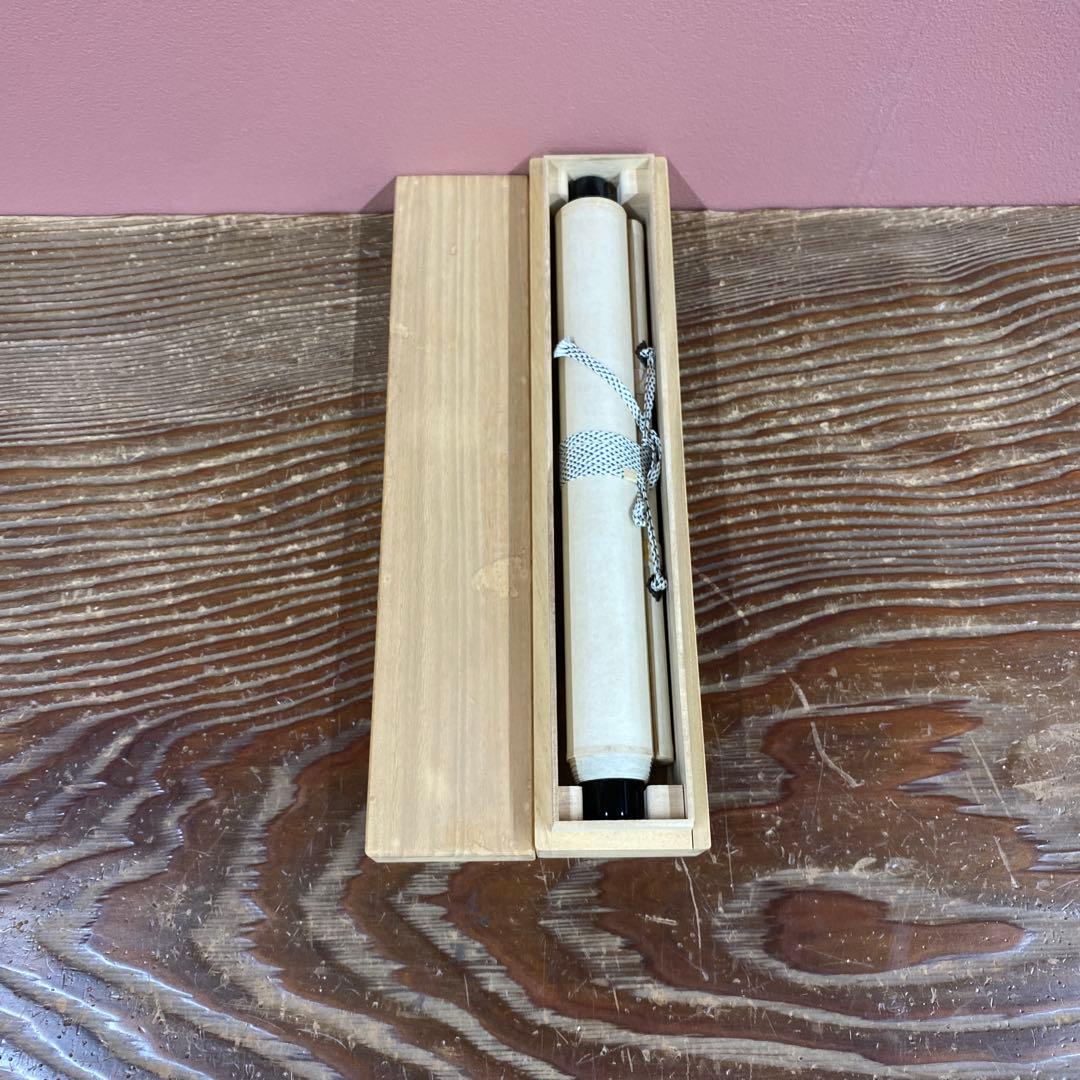 美品 掛け軸 瑞龍山雲澤禅寺 足立泰道作「千山添翠色」共箱 禅語 茶掛け