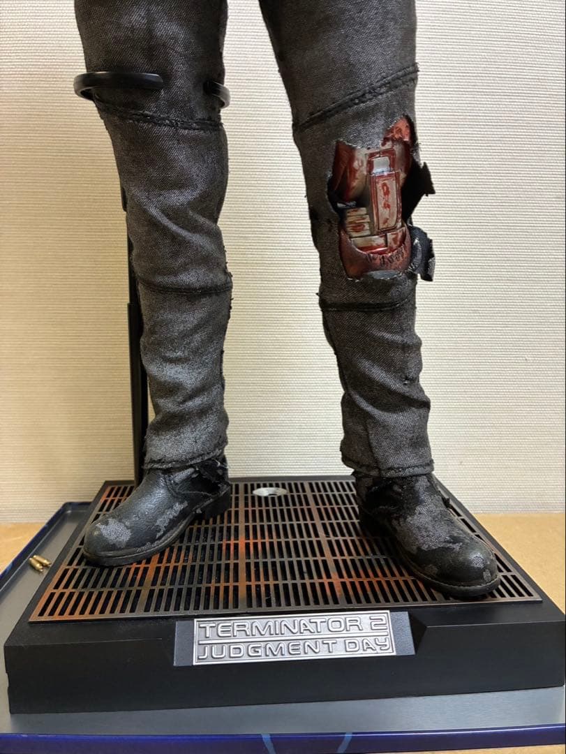 エンターベイ ターミネーター フィギュア 1/4 バトルダメージ版 t800