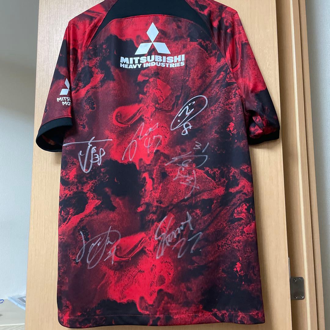 浦和レッズ サイン入り ユニフォーム 7/24(木)から】選手の直筆サイン入り色紙が“必ず”もらえる「UNIFORM